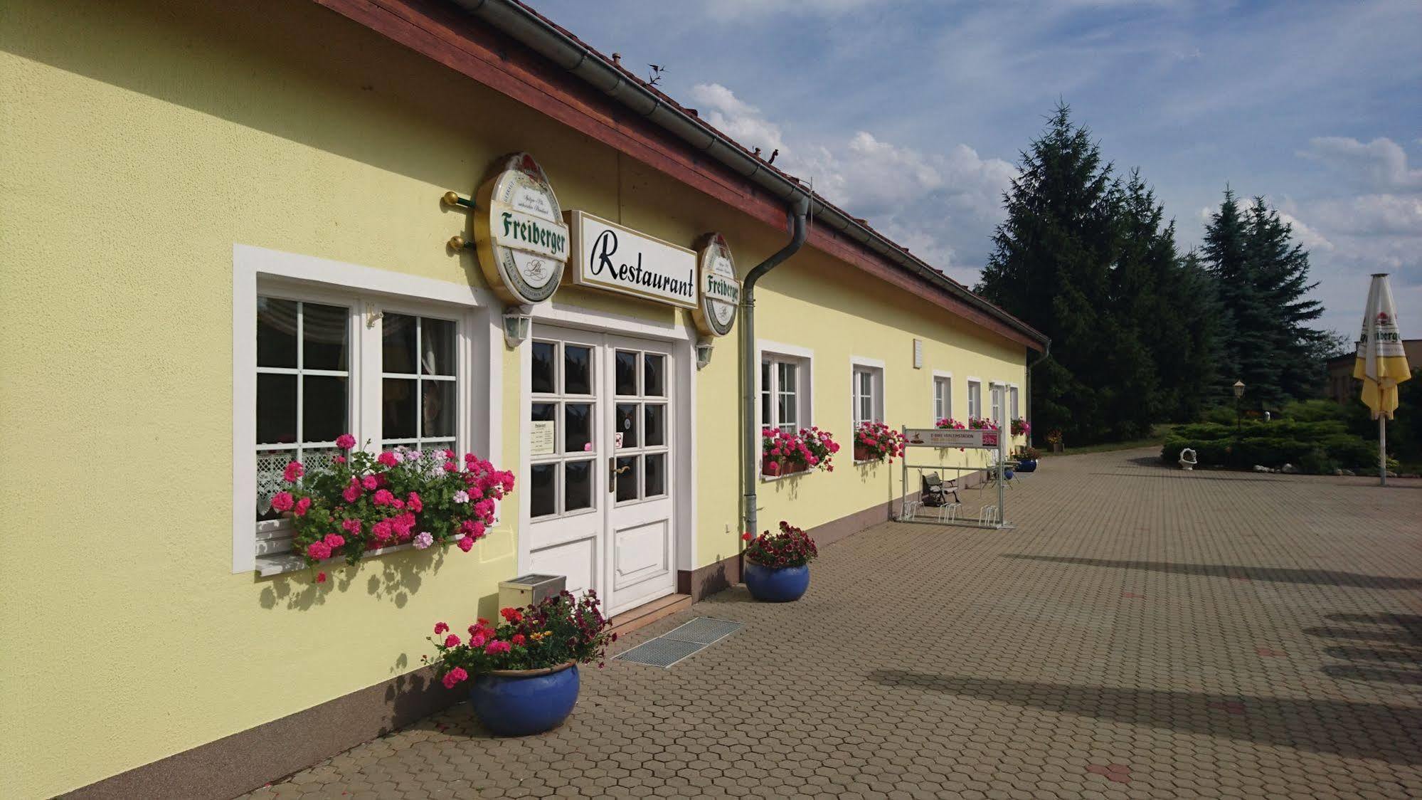 Hotel-Pension Am Muehlberg Lübbenau Buitenkant foto